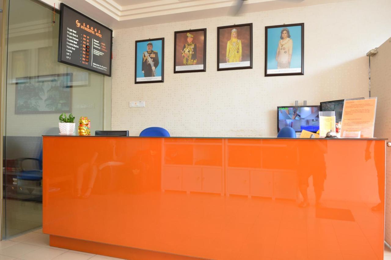 Gf Wonderful Hotel Pontian Kecil Exterior photo
